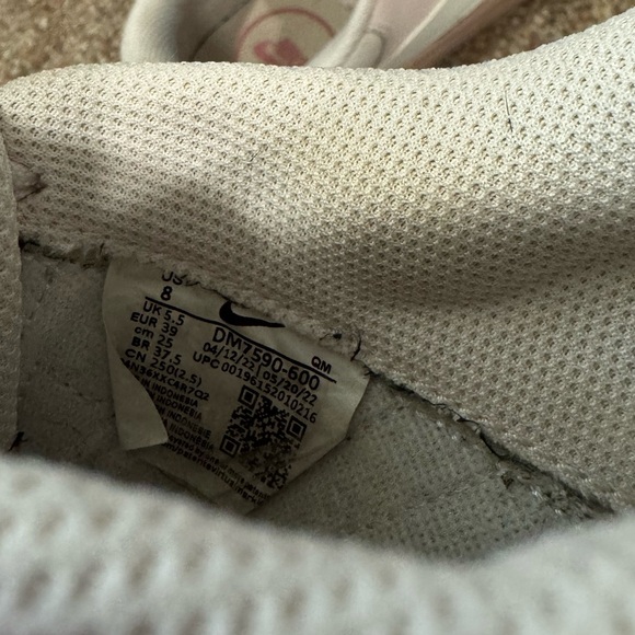 Nike sneakers - Picture 3 of 3